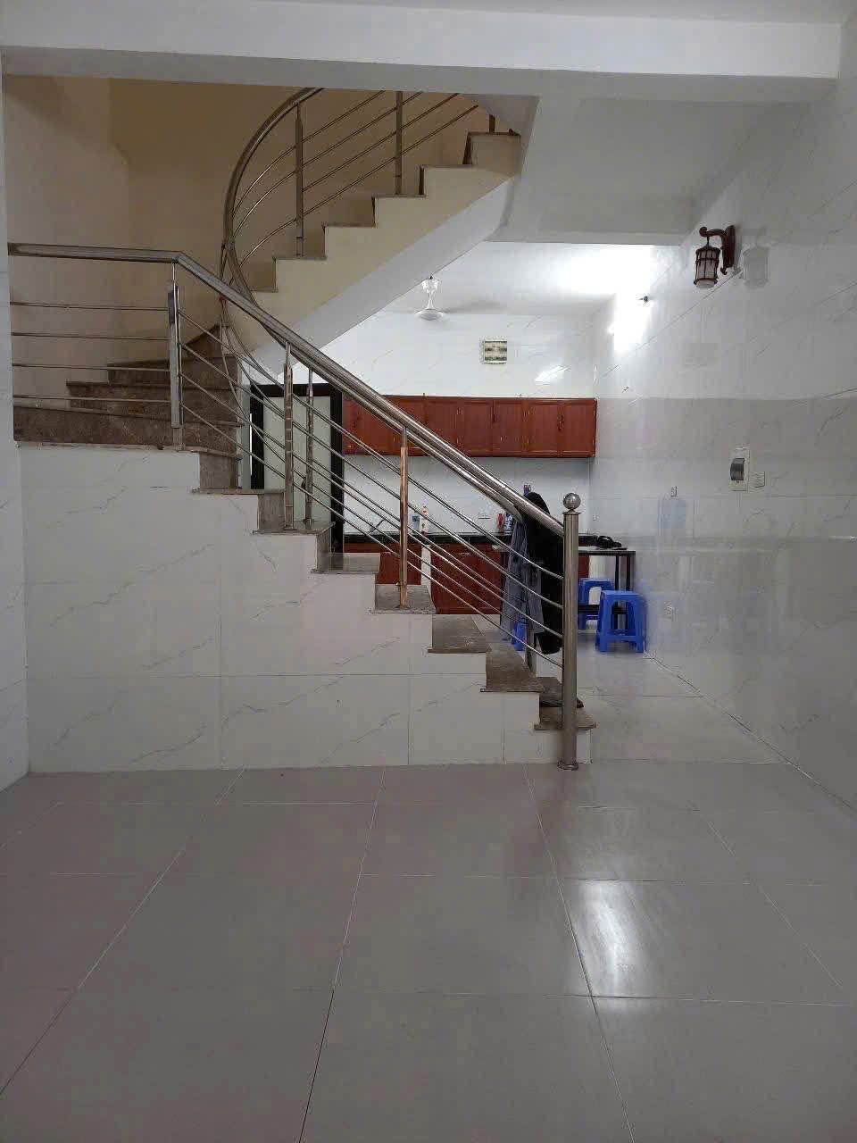 Cho thuê nhà ngõ 192 Lê Trọng Tấn, 40m2, 2.5 tầng, 3 ngủ, 8.5 triệu ở hộ gia đình, nhóm ngoan - Ảnh 2